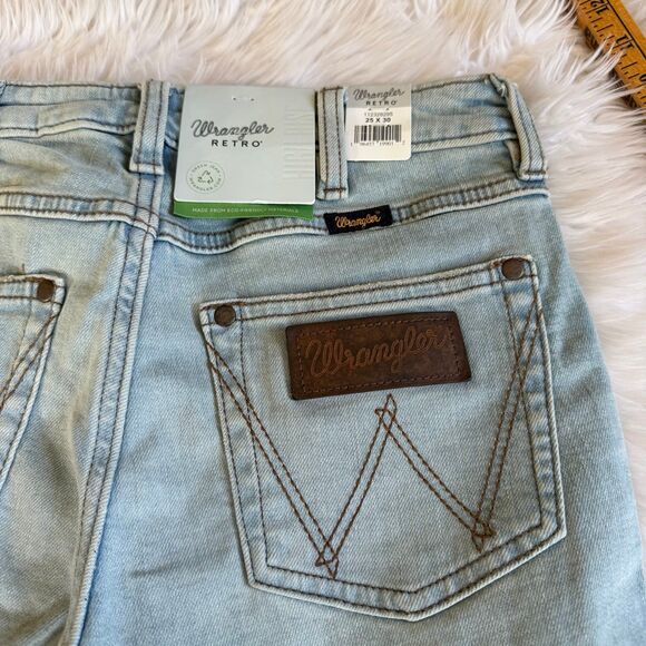 Wrangler Retro flare leg jeans - Picture 11 of 12